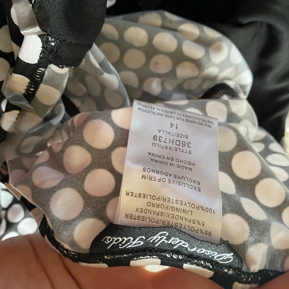 Dress - Picture 3 of 3